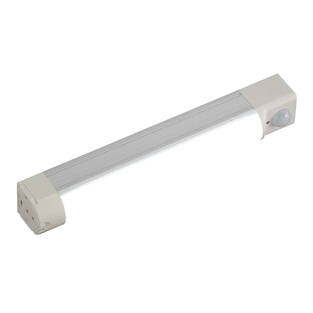 オーム電機 充電LED多目的ライト センサー式 5W 昼光色 1個 - Image 2